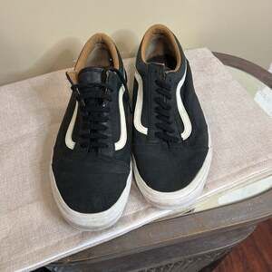Vans Old Skool Leather Black & White Sneakers